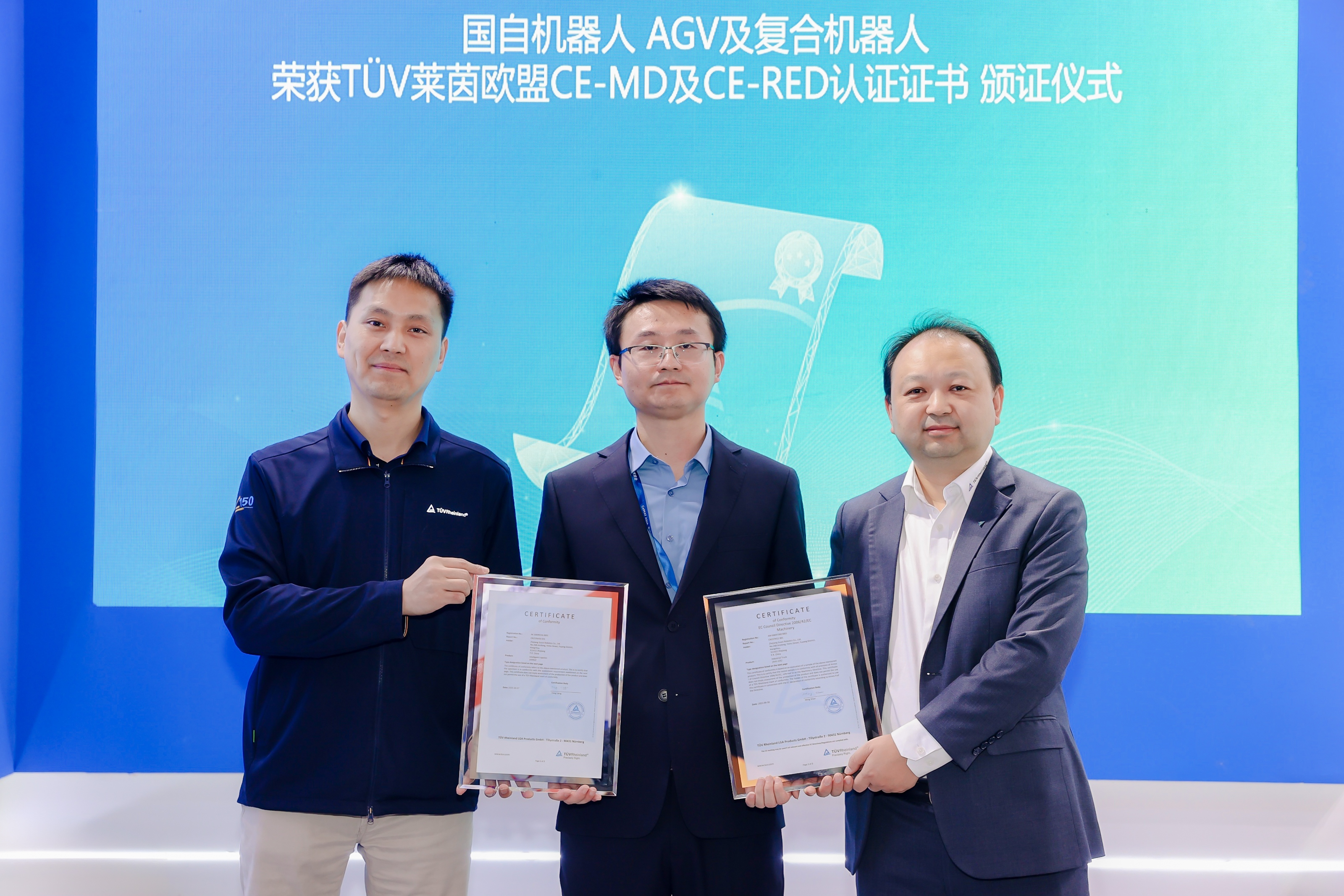 合影.jpg 合影.jpg